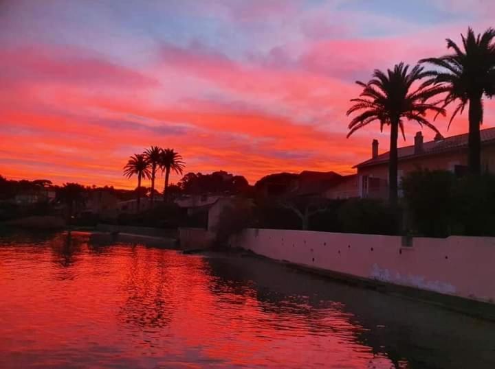 Hebergements Bateaux A Quai Porquerolles Bagian luar foto